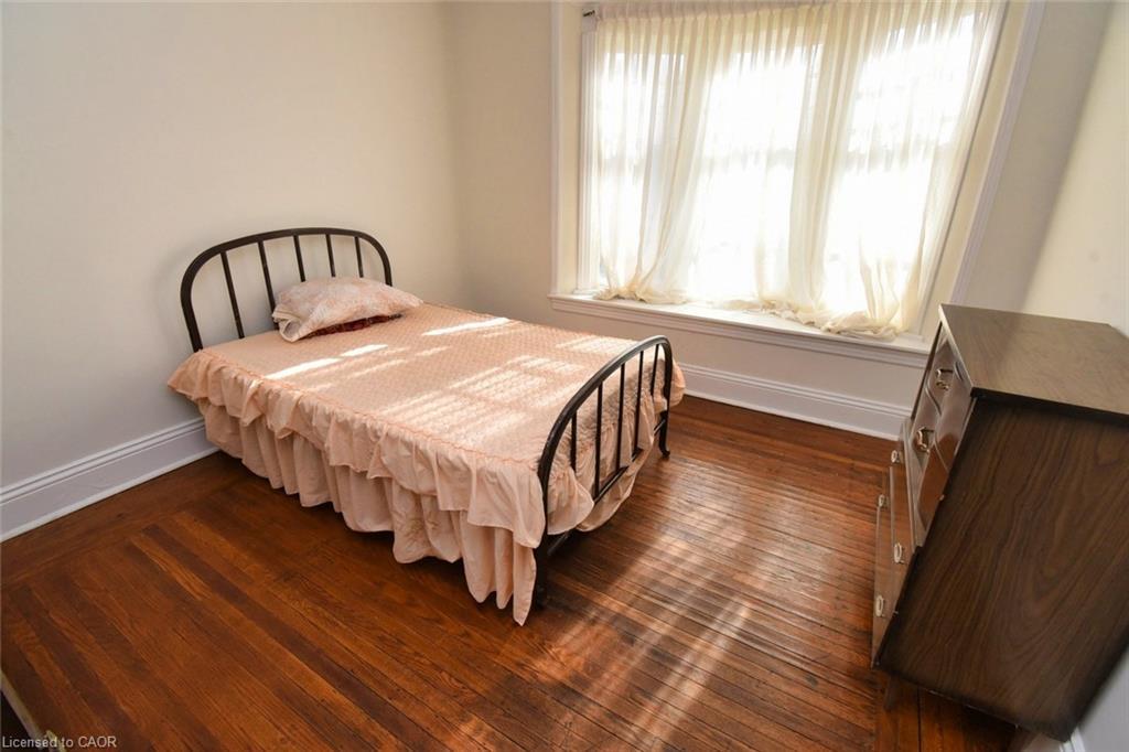14 Spruceside Avenue, Hamilton, ON - Indoor Photo Showing Bedroom