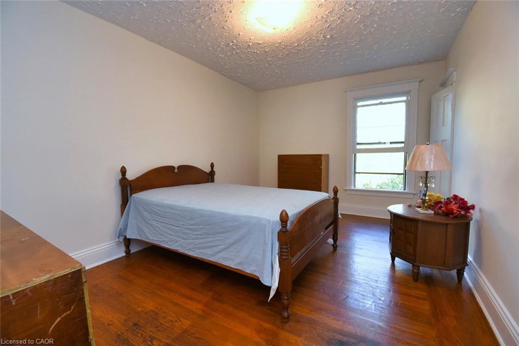 14 Spruceside Avenue, Hamilton, ON - Indoor Photo Showing Bedroom