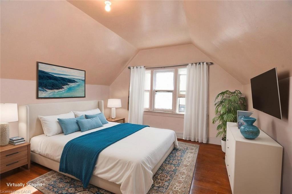 14 Spruceside Avenue, Hamilton, ON - Indoor Photo Showing Bedroom