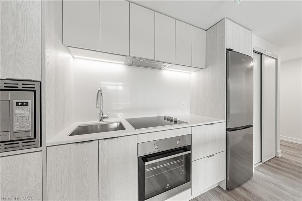 511-1 Jarvis Street, Hamilton, ON - Indoor Photo Showing Kitchen With Upgraded Kitchen