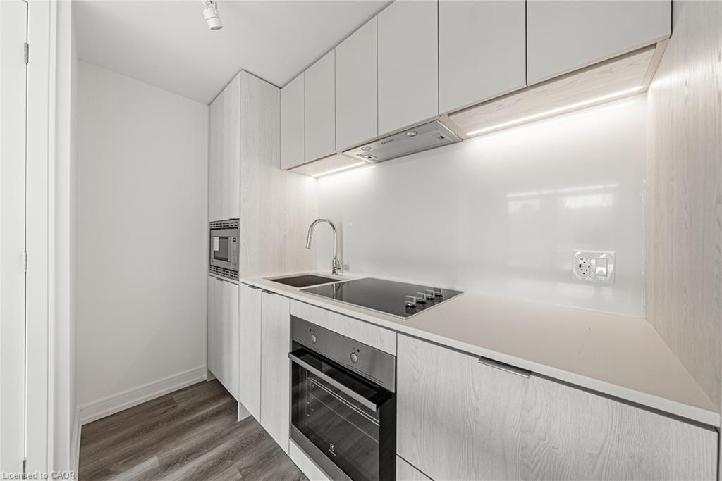 511-1 Jarvis Street, Hamilton, ON - Indoor Photo Showing Kitchen