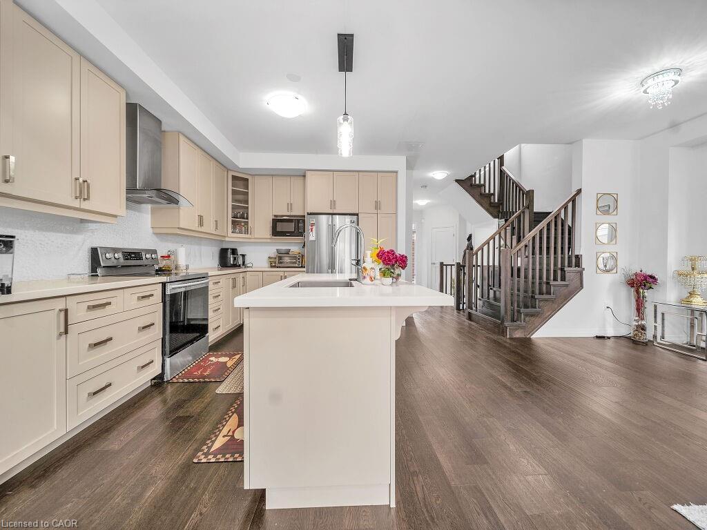 30 Times Square Boulevard, Hamilton, ON - Indoor Photo Showing Kitchen With Upgraded Kitchen