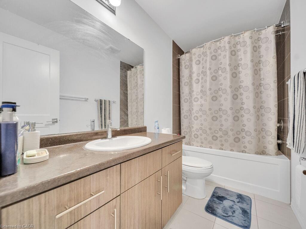 30 Times Square Boulevard, Hamilton, ON - Indoor Photo Showing Bathroom