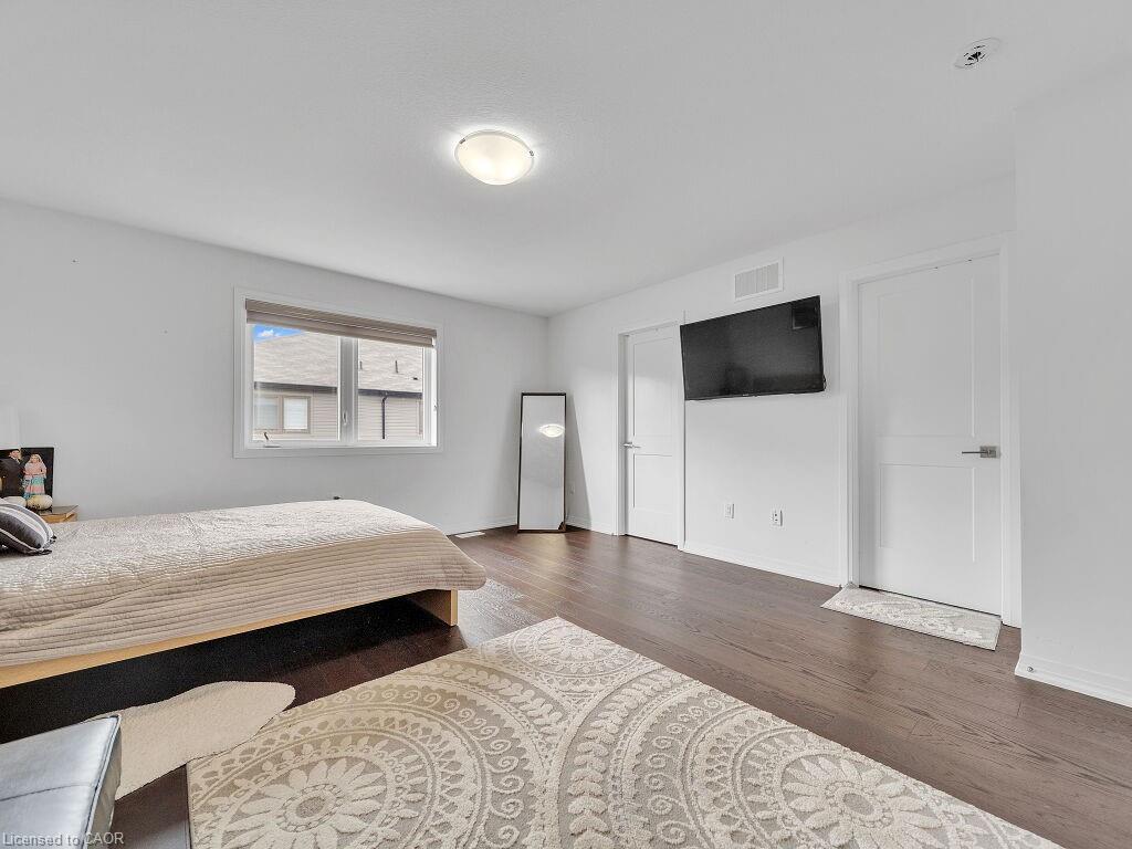 30 Times Square Boulevard, Hamilton, ON - Indoor Photo Showing Bedroom