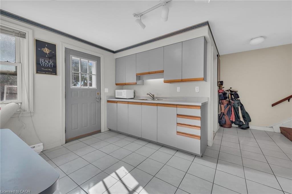 36 Macklin Street N, Hamilton, ON - Indoor Photo Showing Kitchen