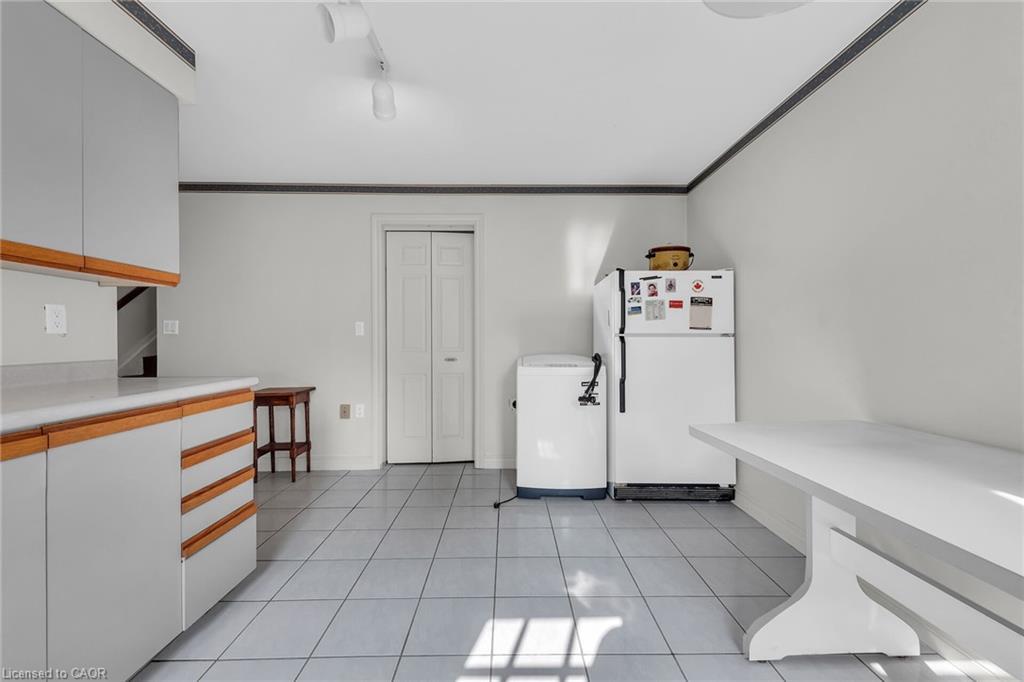 36 Macklin Street N, Hamilton, ON - Indoor Photo Showing Kitchen