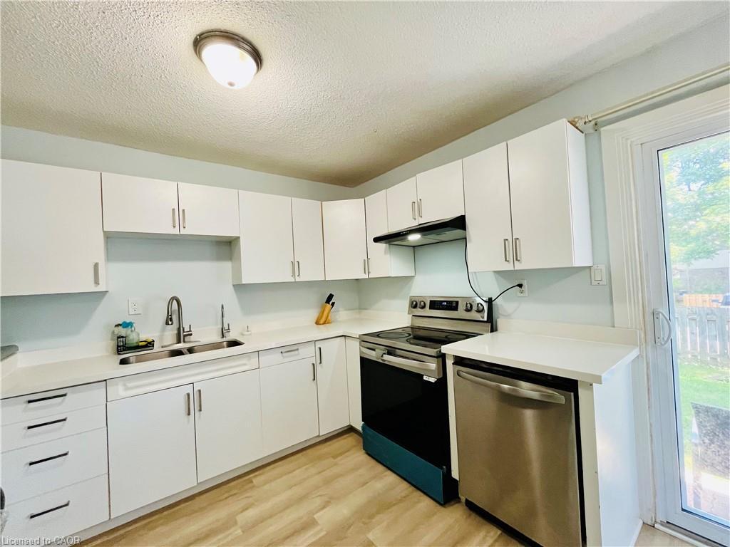 18-1300 Upper Ottawa Street, Hamilton, ON - Indoor Photo Showing Kitchen With Double Sink