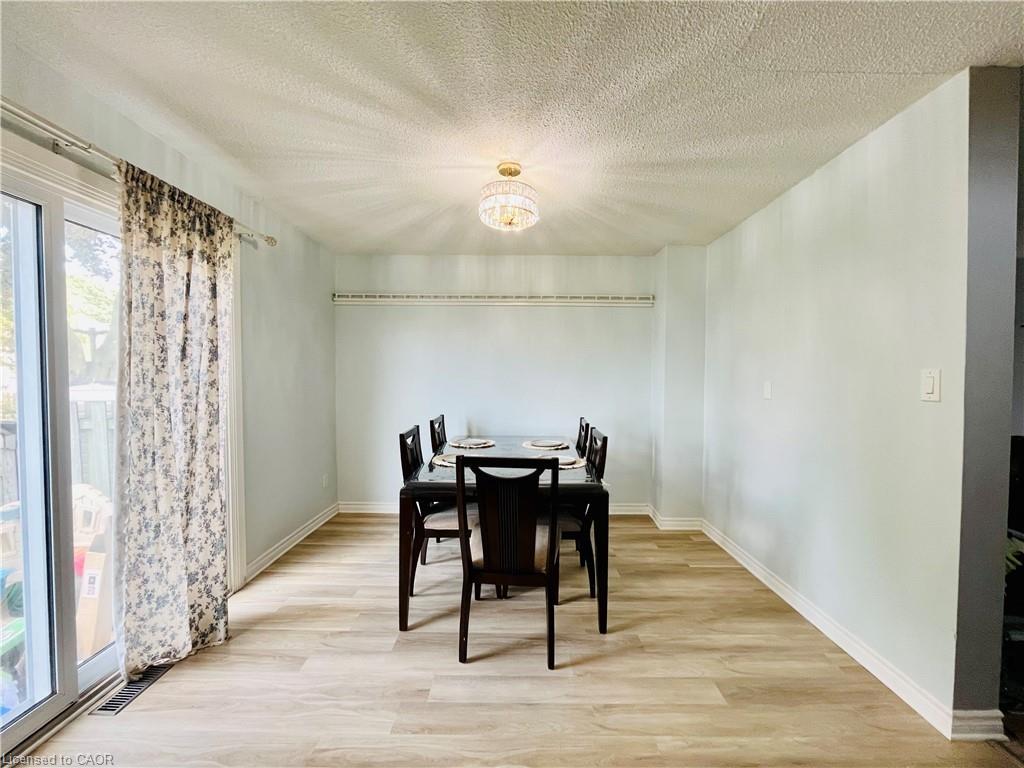18-1300 Upper Ottawa Street, Hamilton, ON - Indoor Photo Showing Dining Room