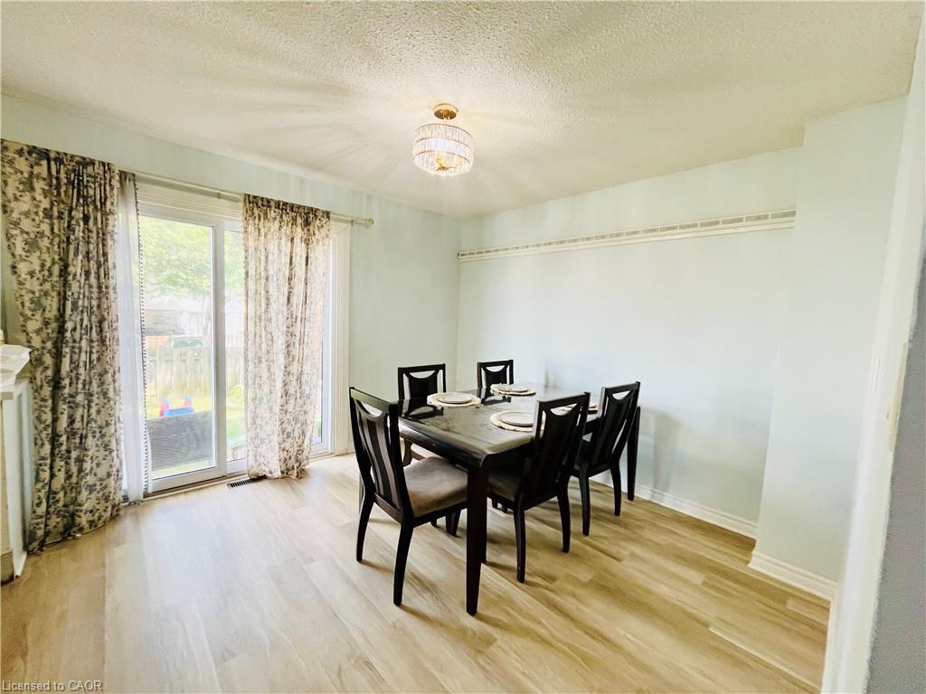 18-1300 Upper Ottawa Street, Hamilton, ON - Indoor Photo Showing Dining Room