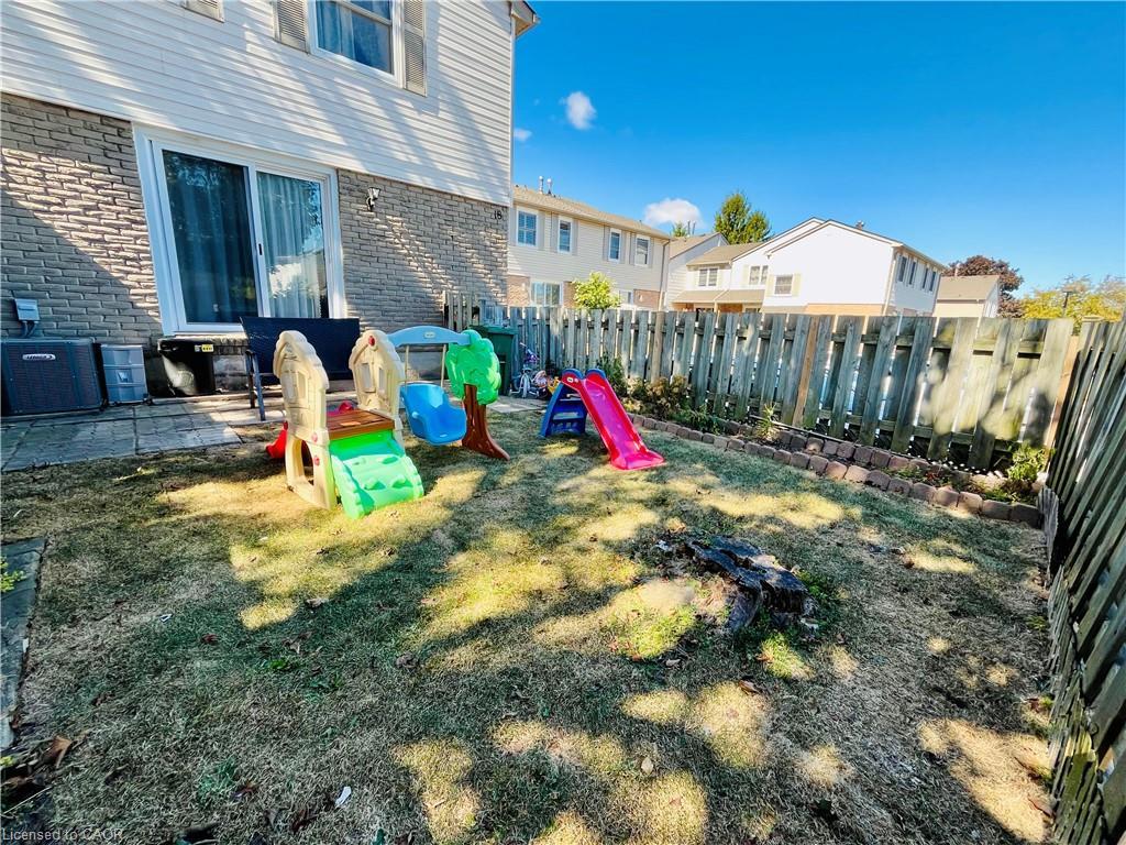 18-1300 Upper Ottawa Street, Hamilton, ON - Outdoor