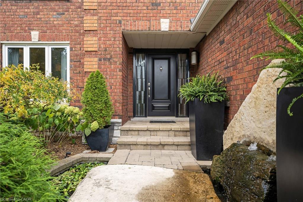1574 Heritage Way, Oakville, ON - Outdoor