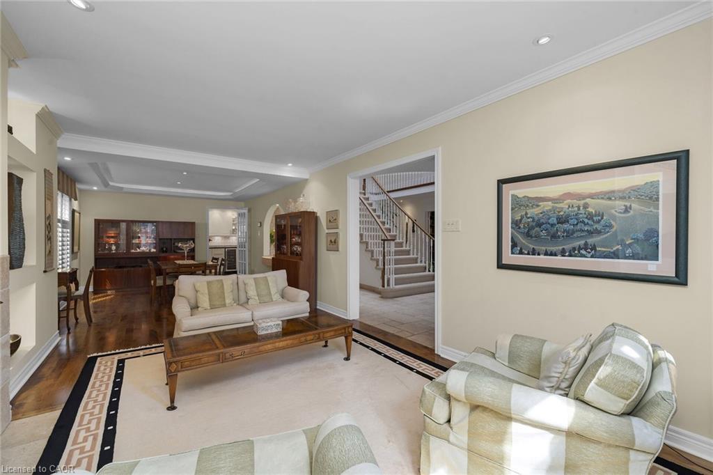 1574 Heritage Way, Oakville, ON - Indoor Photo Showing Living Room