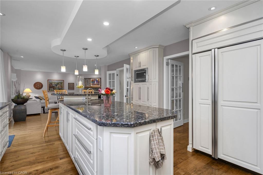 1574 Heritage Way, Oakville, ON - Indoor Photo Showing Kitchen With Upgraded Kitchen