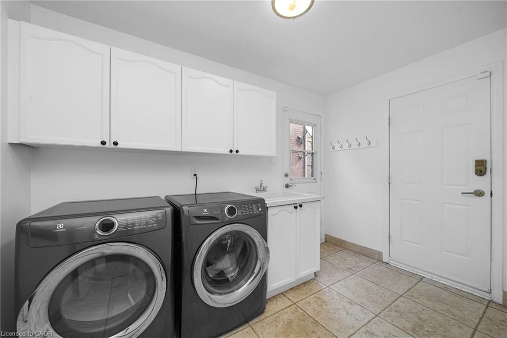 1574 Heritage Way, Oakville, ON - Indoor Photo Showing Laundry Room