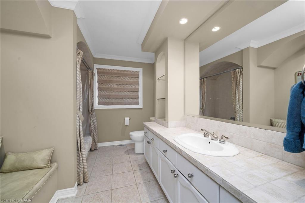 1574 Heritage Way, Oakville, ON - Indoor Photo Showing Bathroom