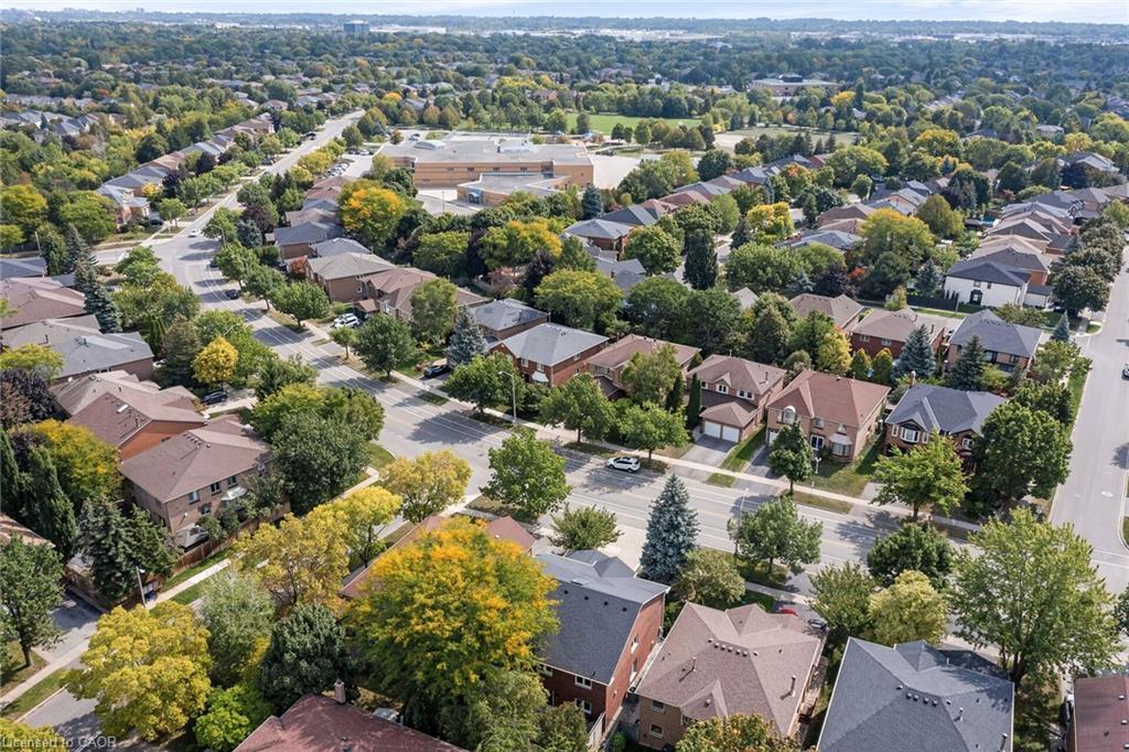 1574 Heritage Way, Oakville, ON - Outdoor With View