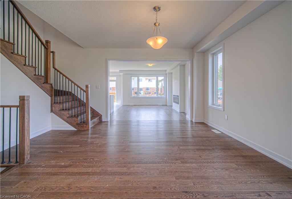 100 Moss Drive Drive, Cambridge, ON - Indoor Photo Showing Other Room