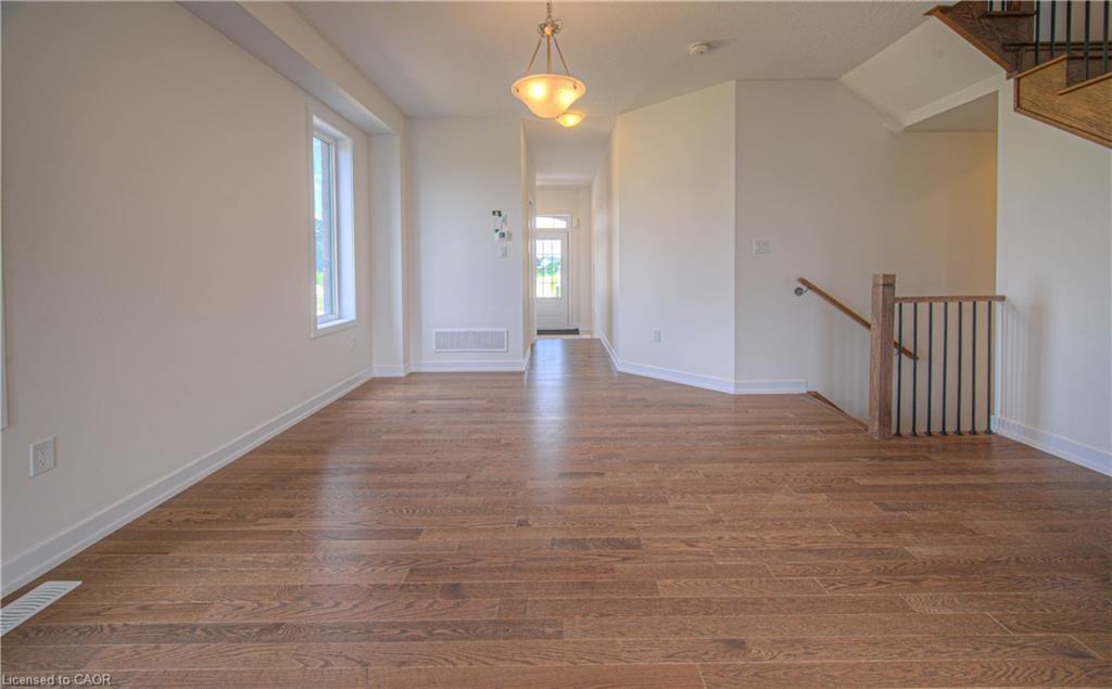 100 Moss Drive Drive, Cambridge, ON - Indoor Photo Showing Other Room