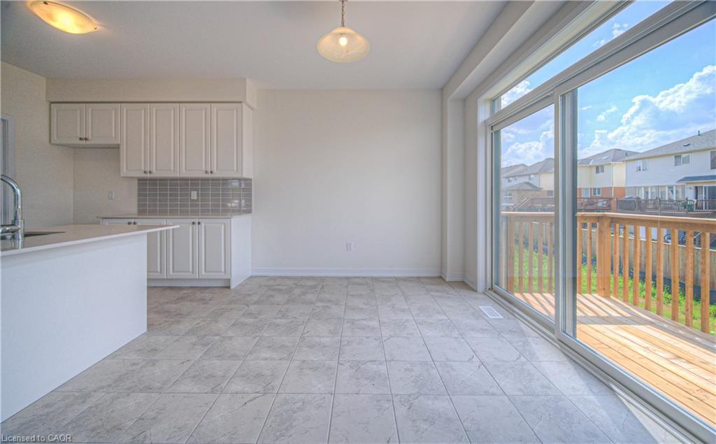 100 Moss Drive Drive, Cambridge, ON - Indoor Photo Showing Kitchen