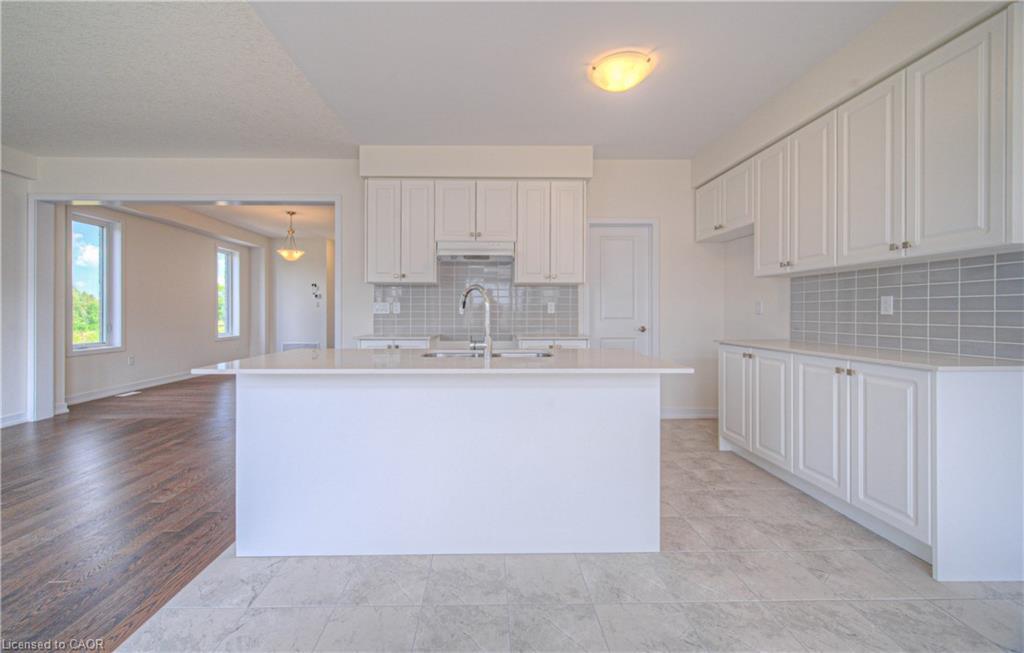 100 Moss Drive Drive, Cambridge, ON - Indoor Photo Showing Kitchen With Double Sink