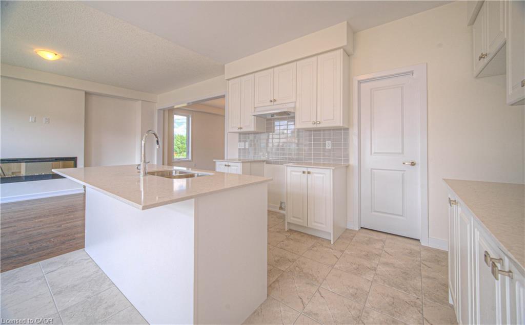 100 Moss Drive Drive, Cambridge, ON - Indoor Photo Showing Kitchen