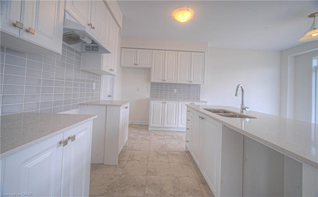 100 Moss Drive Drive, Cambridge, ON - Indoor Photo Showing Kitchen With Double Sink
