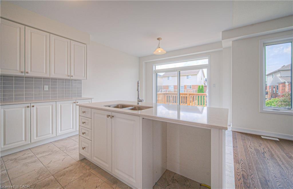100 Moss Drive Drive, Cambridge, ON - Indoor Photo Showing Kitchen With Double Sink