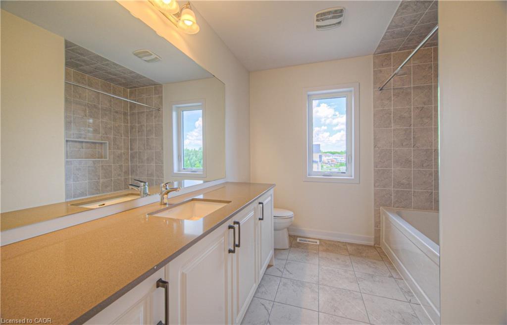 100 Moss Drive Drive, Cambridge, ON - Indoor Photo Showing Bathroom