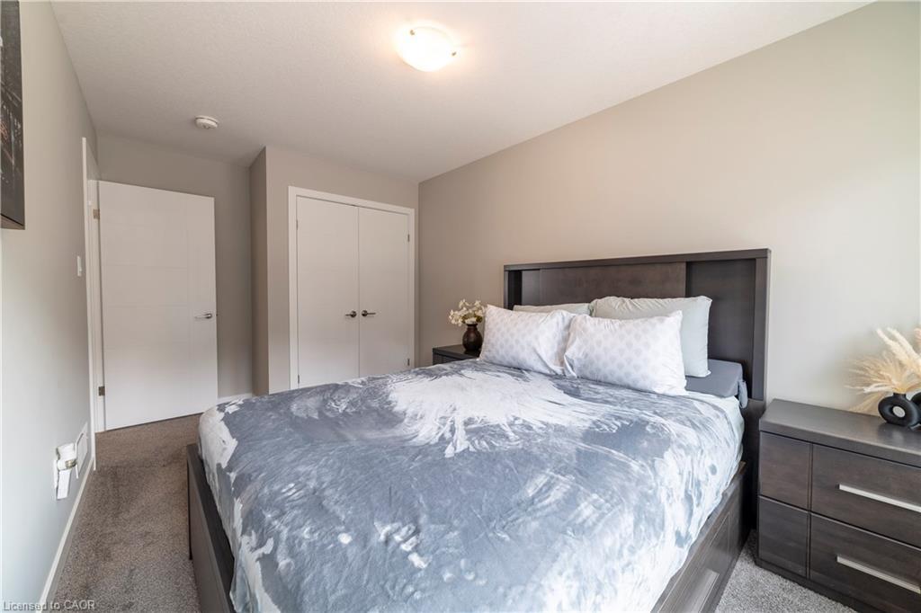933 Robert Ferrie Drive, Kitchener, ON - Indoor Photo Showing Bedroom
