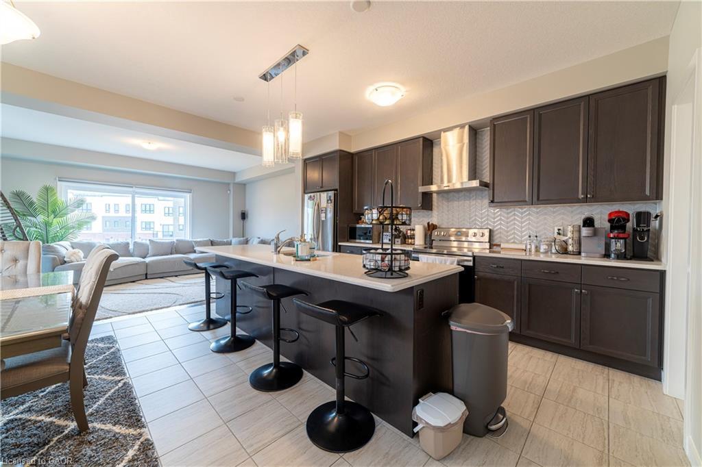 933 Robert Ferrie Drive, Kitchener, ON - Indoor Photo Showing Kitchen With Upgraded Kitchen