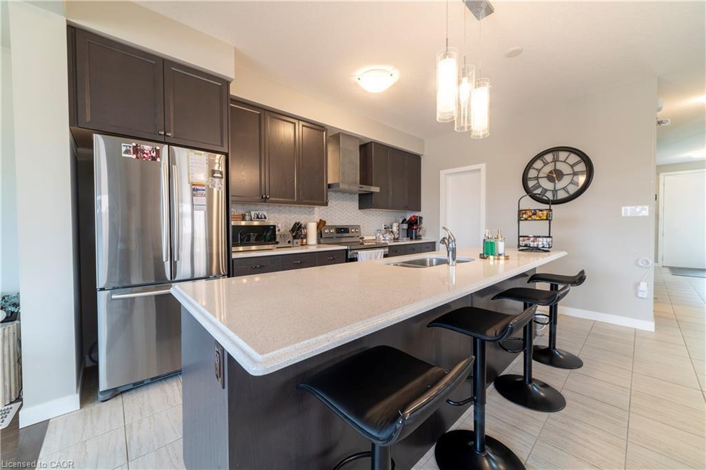 933 Robert Ferrie Drive, Kitchener, ON - Indoor Photo Showing Kitchen