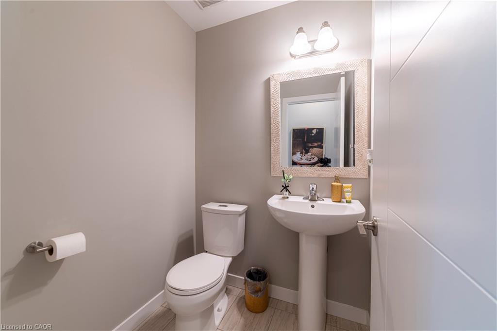 933 Robert Ferrie Drive, Kitchener, ON - Indoor Photo Showing Bathroom