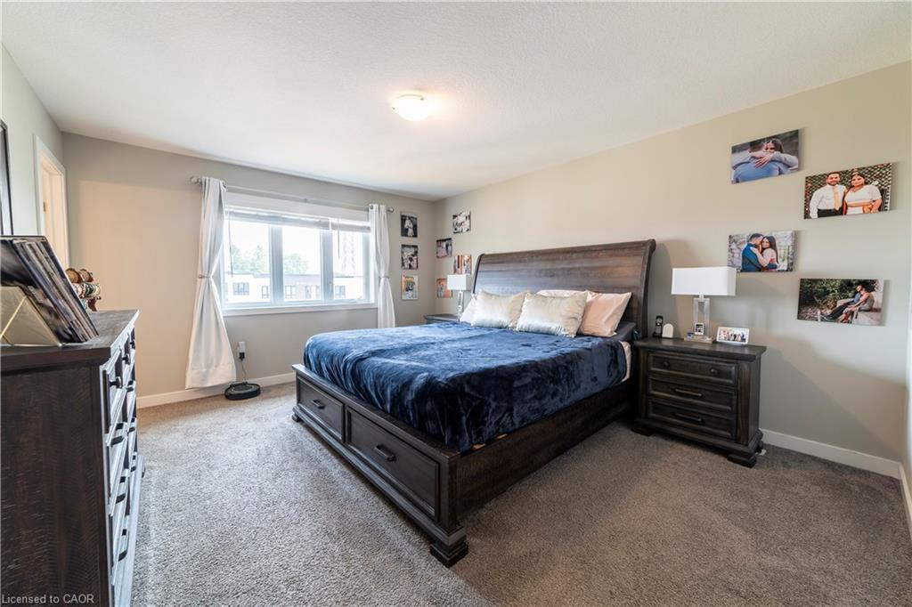 933 Robert Ferrie Drive, Kitchener, ON - Indoor Photo Showing Bedroom