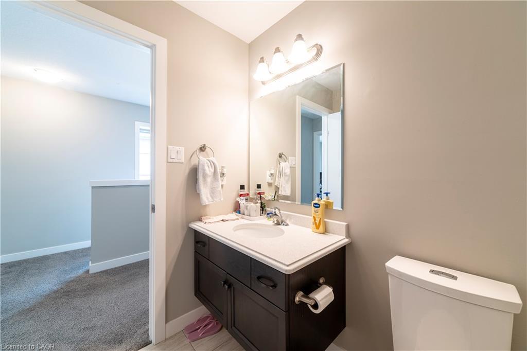 933 Robert Ferrie Drive, Kitchener, ON - Indoor Photo Showing Bathroom