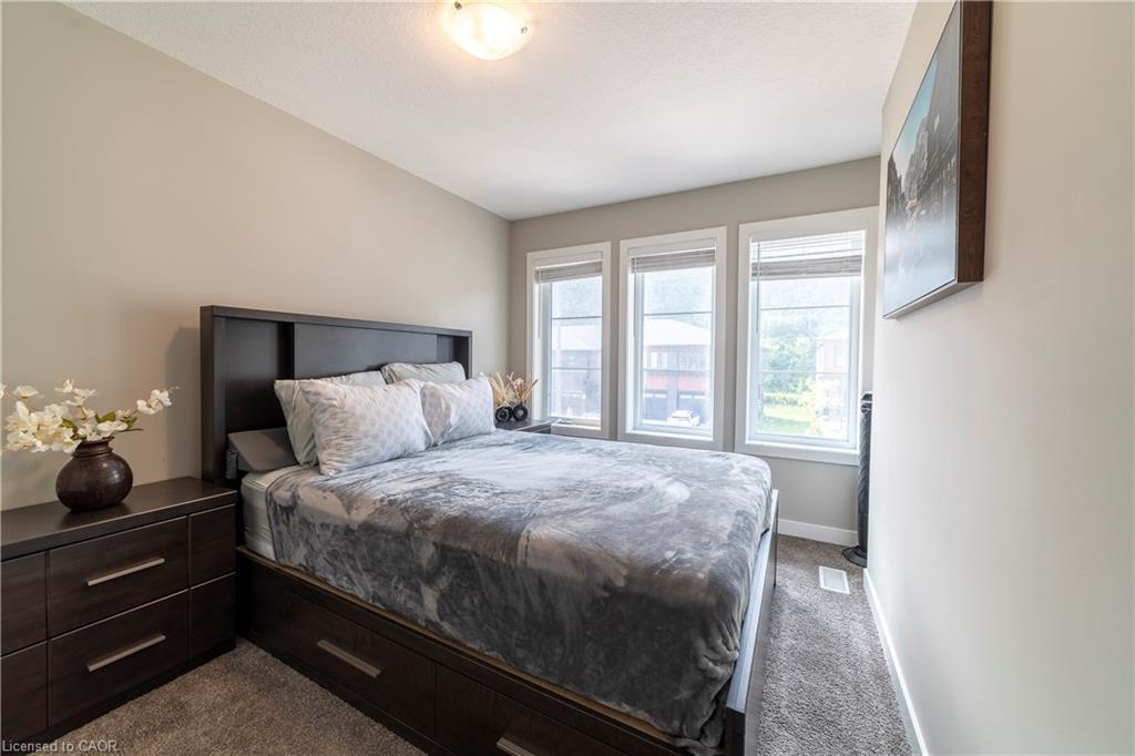 933 Robert Ferrie Drive, Kitchener, ON - Indoor Photo Showing Bedroom