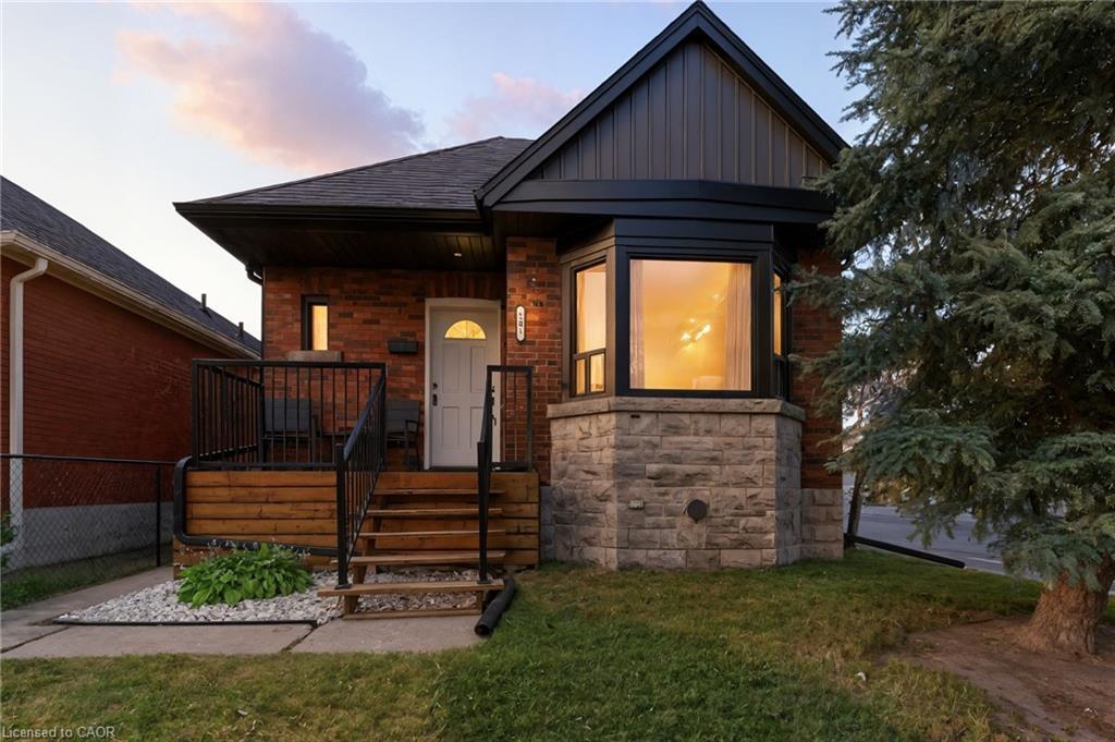 201 Fairfield Avenue, Hamilton, ON - Outdoor With Deck Patio Veranda