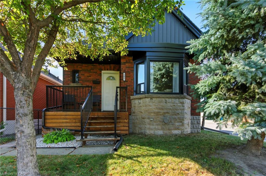 201 Fairfield Avenue, Hamilton, ON - Outdoor With Deck Patio Veranda