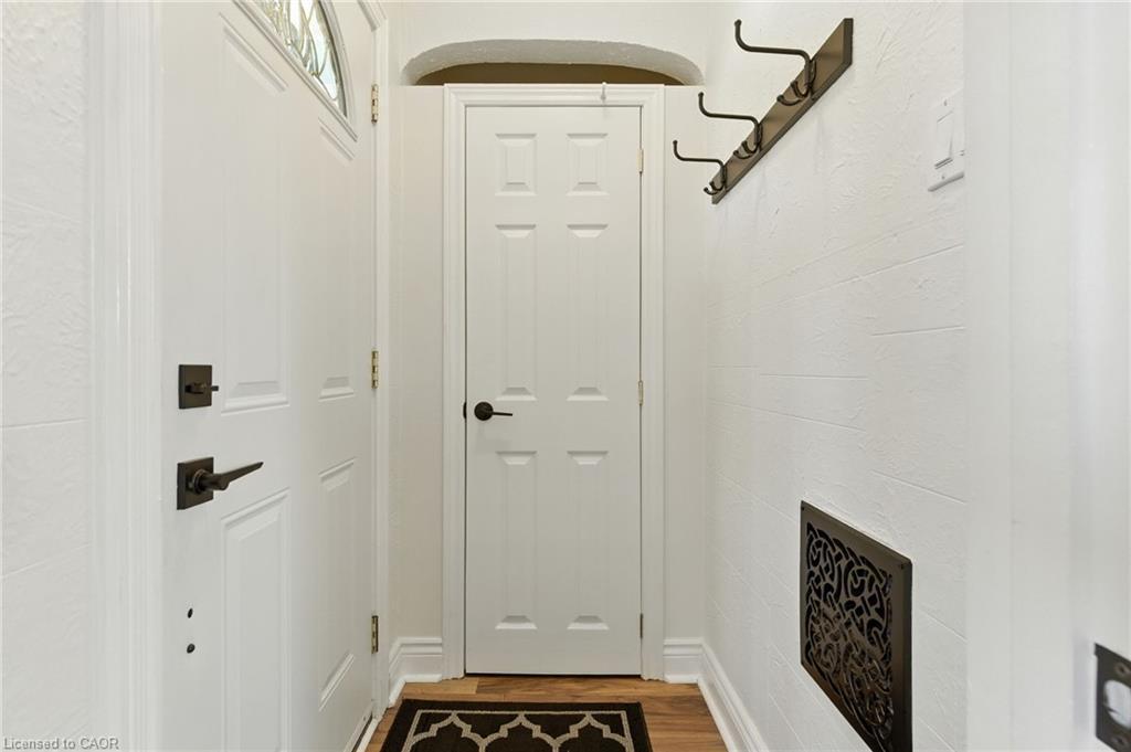 201 Fairfield Avenue, Hamilton, ON - Indoor Photo Showing Other Room
