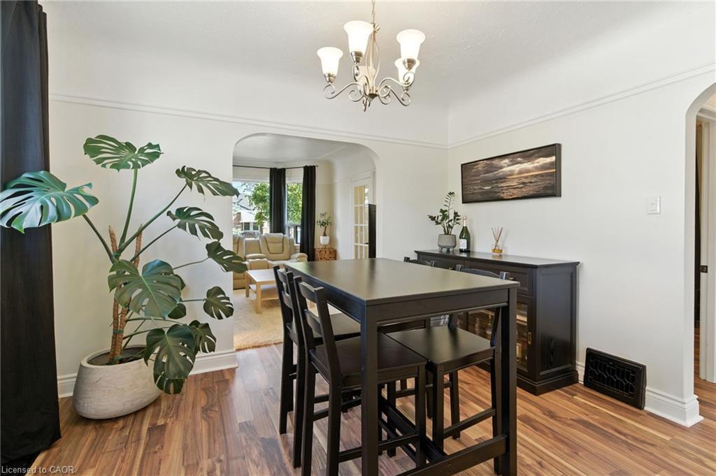 201 Fairfield Avenue, Hamilton, ON - Indoor Photo Showing Dining Room