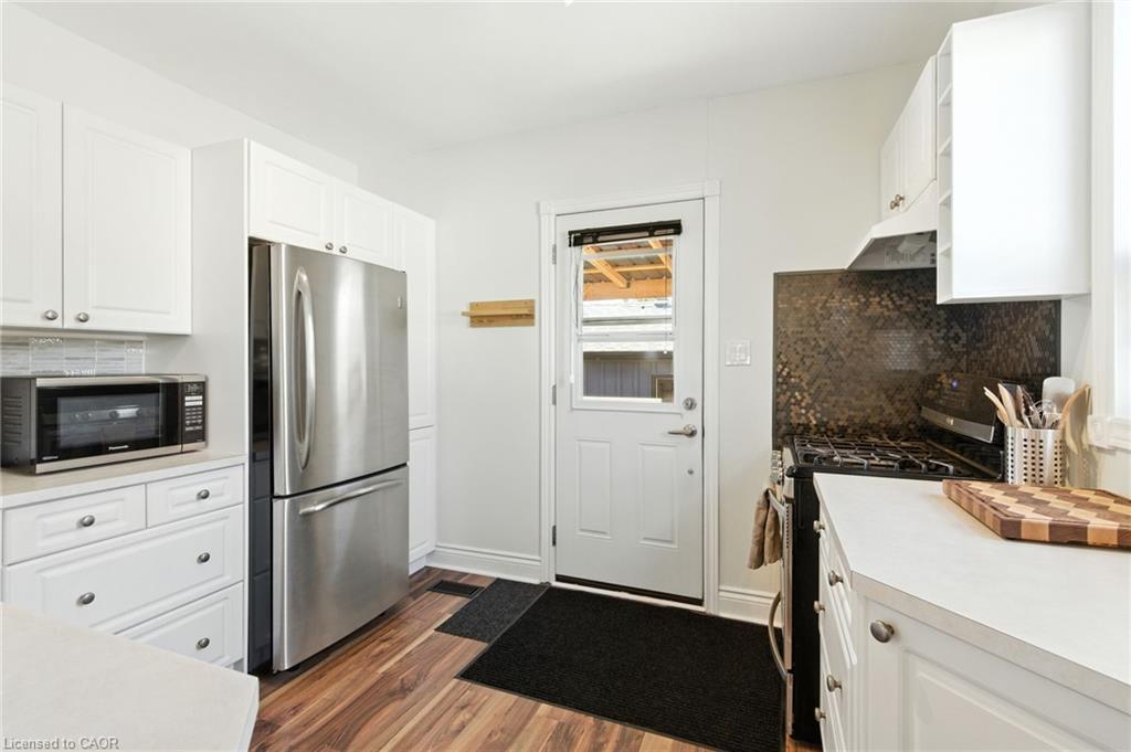 201 Fairfield Avenue, Hamilton, ON - Indoor Photo Showing Kitchen
