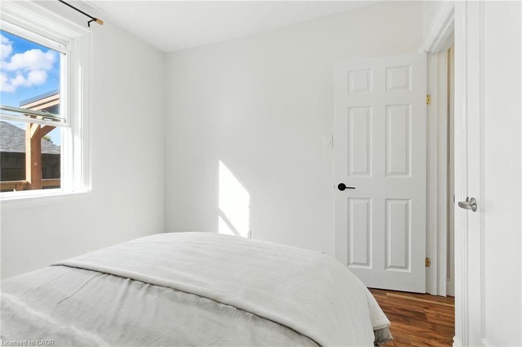 201 Fairfield Avenue, Hamilton, ON - Indoor Photo Showing Bedroom