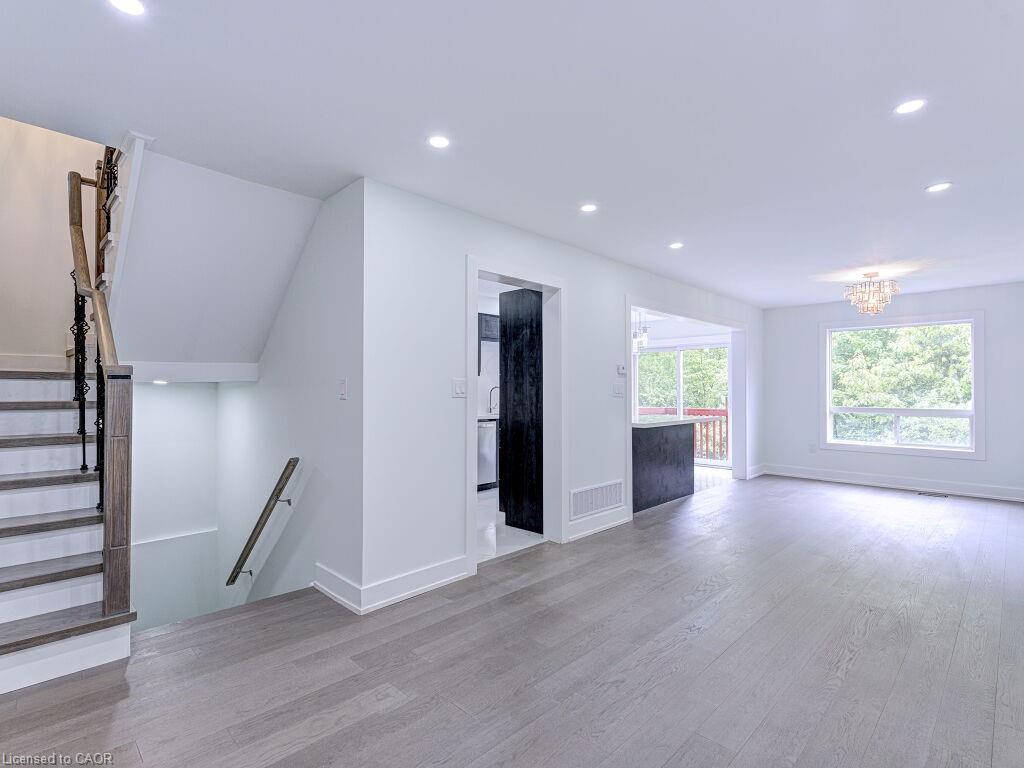 373 Ravineview Way, Oakville, ON - Indoor Photo Showing Other Room