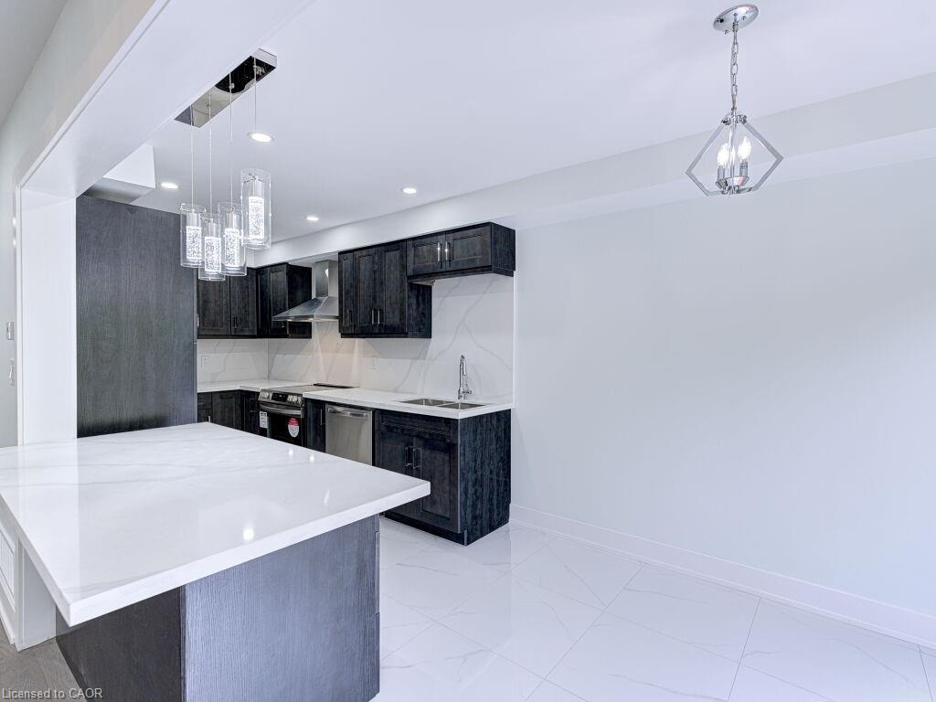 373 Ravineview Way, Oakville, ON - Indoor Photo Showing Kitchen