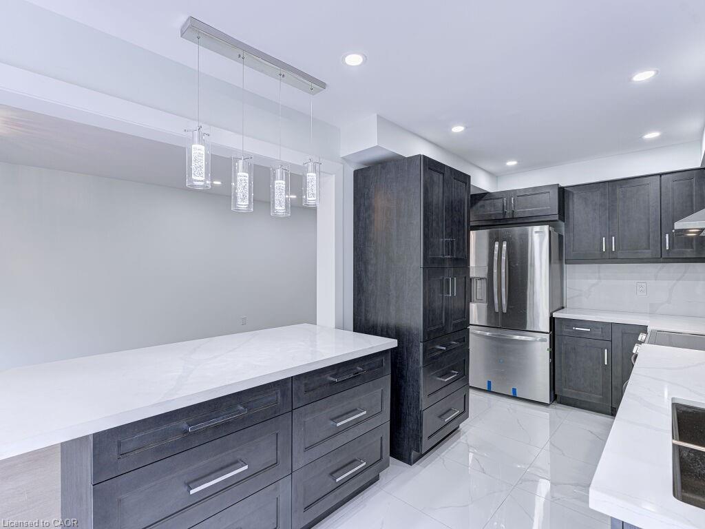 373 Ravineview Way, Oakville, ON - Indoor Photo Showing Kitchen