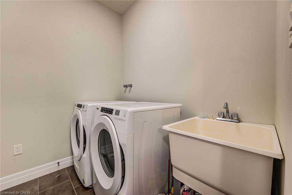 8-575 Albert Avenue N, Listowel, ON - Indoor Photo Showing Laundry Room