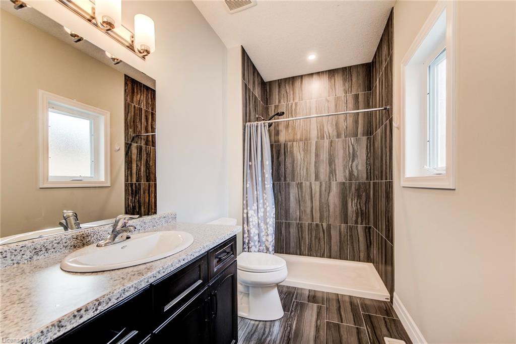 8-575 Albert Avenue N, Listowel, ON - Indoor Photo Showing Bathroom