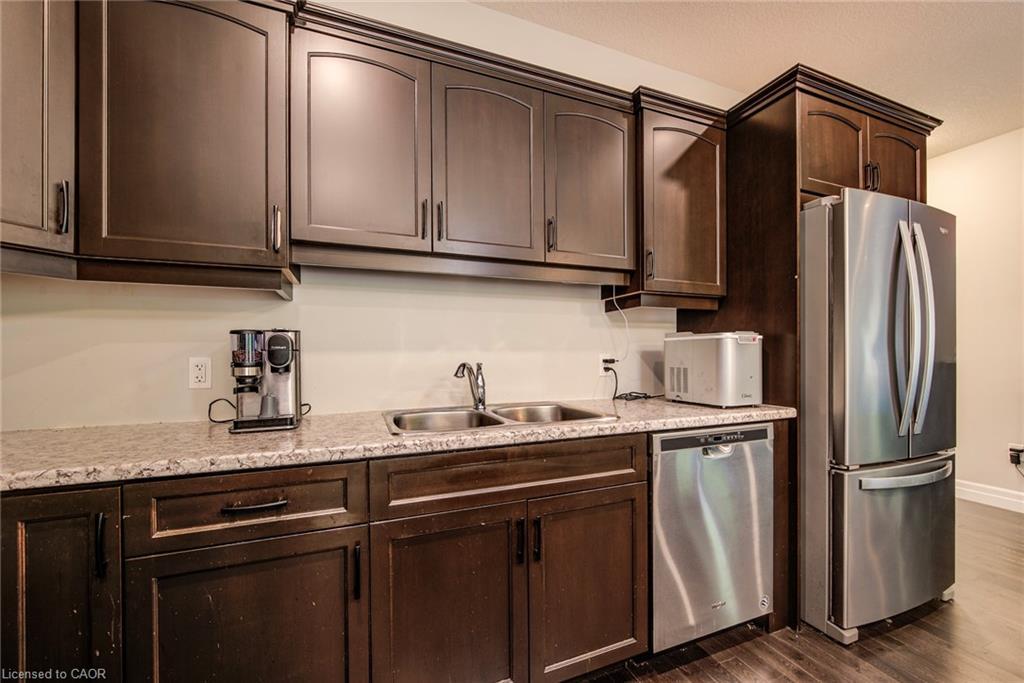 8-575 Albert Avenue N, Listowel, ON - Indoor Photo Showing Kitchen With Double Sink