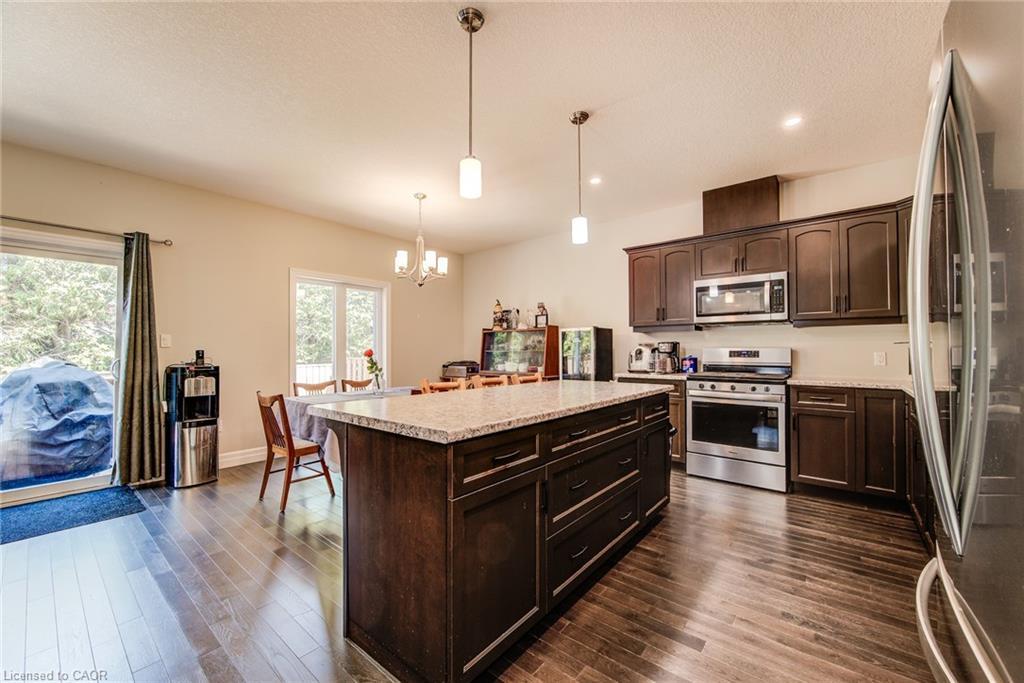 8-575 Albert Avenue N, Listowel, ON - Indoor Photo Showing Kitchen