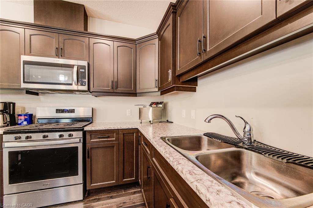 8-575 Albert Avenue N, Listowel, ON - Indoor Photo Showing Kitchen With Double Sink