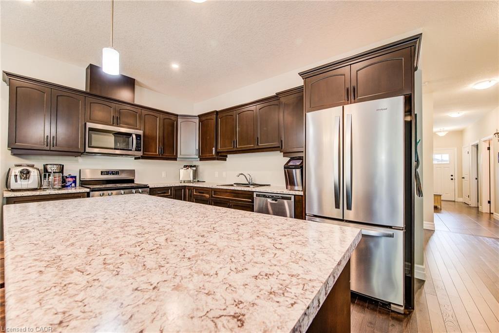 8-575 Albert Avenue N, Listowel, ON - Indoor Photo Showing Kitchen